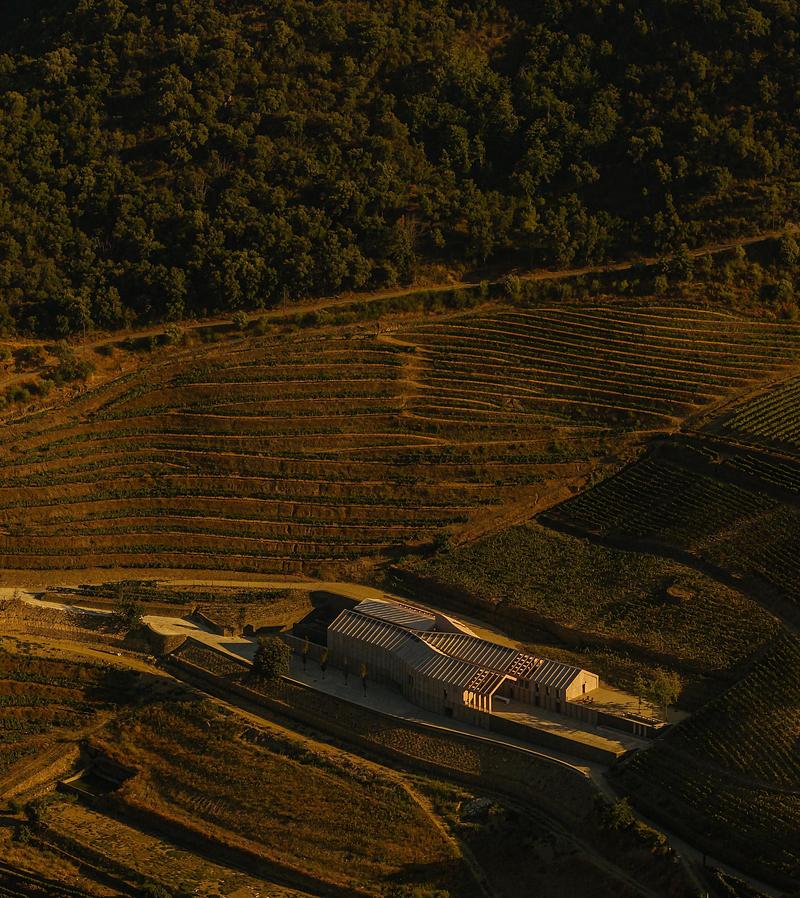 Press kit | 5153-01 - Press release | Quinta de Adorigo Winery - Atelier Sérgio Rebelo - Commercial Architecture - Photo credit: Fernando Guerra