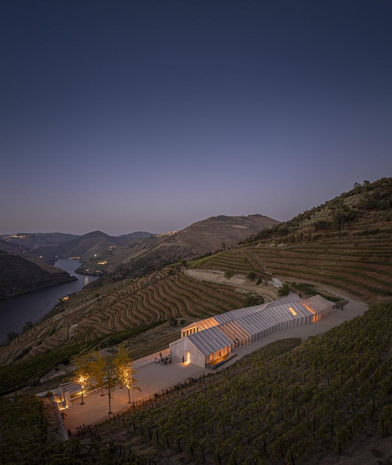 Press kit | 5153-01 - Press release | Quinta de Adorigo Winery - Atelier Sérgio Rebelo - Commercial Architecture - Photo credit: Fernando Guerra