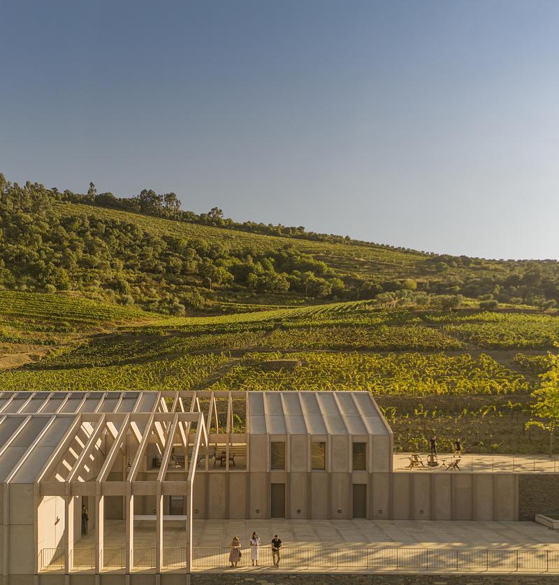 Press kit | 5153-01 - Press release | Quinta de Adorigo Winery - Atelier Sérgio Rebelo - Commercial Architecture - Photo credit: Fernando Guerra