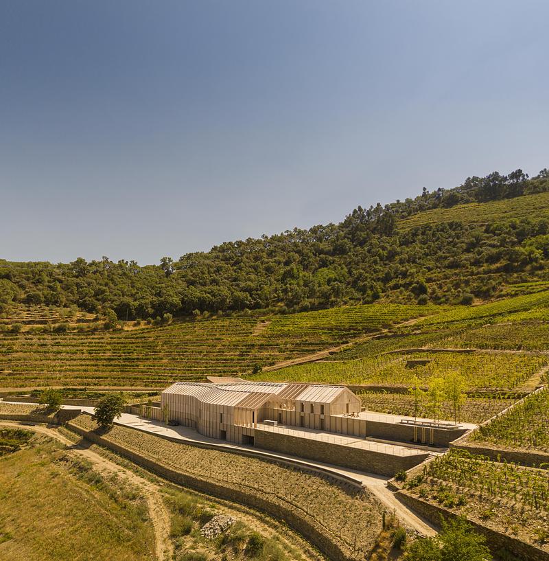 Press kit | 5153-01 - Press release | Quinta de Adorigo Winery - Atelier Sérgio Rebelo - Commercial Architecture - Photo credit: Fernando Guerra