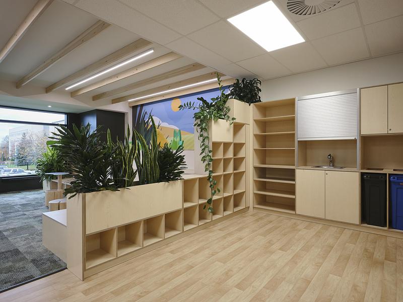 Press kit | 1299-15 - Press release | Externat Sacré-Cœur: When Design Becomes a Teaching Tool - Taktik design - Institutional Architecture - Storage space behind the platform - Photo credit: Maxime Brouillet