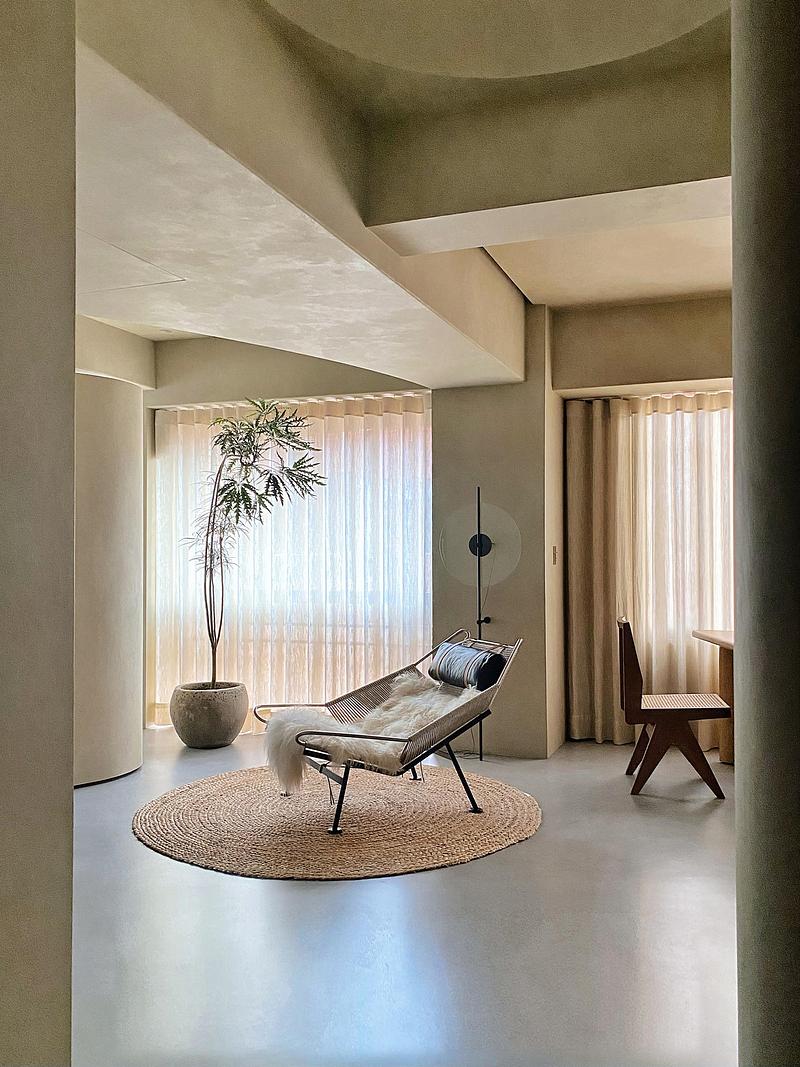 Dossier de presse | 4941-02 - Communiqué de presse | Peny Hsieh Interiors Completes The Sculpted Penthouse, a Calm Retreat Above in Taipei - Peny Hsieh Interiors - Design d’intérieur résidentiel - Crédit photo : Kuomin Lee