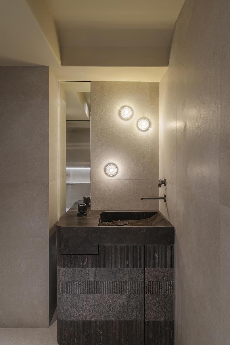 Dossier de presse | 4941-02 - Communiqué de presse | Peny Hsieh Interiors Completes The Sculpted Penthouse, a Calm Retreat Above in Taipei - Peny Hsieh Interiors - Design d’intérieur résidentiel - Crédit photo : Kuomin Lee