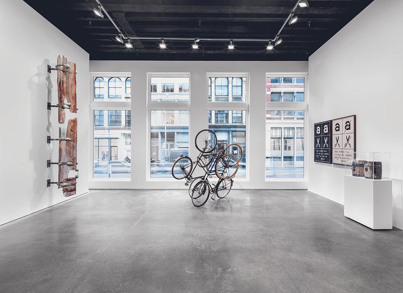 Dossier de presse | 7902-01 - Communiqué de presse | Marian Goodman Gallery - studioMDA - Architecture commerciale - Gallery 1 - Crédit photo : Alex Yudzon.Courtesy of the artists and Marian Goodman Gallery<br>