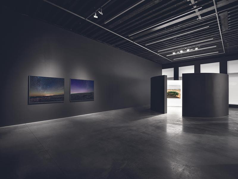 Dossier de presse | 7902-01 - Communiqué de presse | Marian Goodman Gallery - studioMDA - Architecture commerciale - Gallery 1 - Crédit photo : Alex Yudzon. Courtesy of An-My Lê and Marian Goodman Gallery<br>