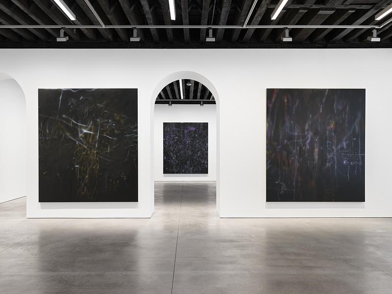 Dossier de presse | 7902-01 - Communiqué de presse | Marian Goodman Gallery - studioMDA - Architecture commerciale - Gallery 4 - Crédit photo :  Alex Yudzon. Courtesy of Julie Mehretu and Marian Goodman Gallery 