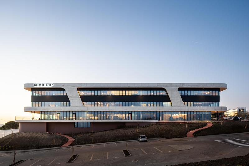 Dossier de presse | 7911-01 - Communiqué de presse | Openbook nommée Best Commercial Firm aux Architizer A+Awards 2026 - Openbook - Architecture commerciale - Miniclip - Crédit photo : emontenegro / architectural photography