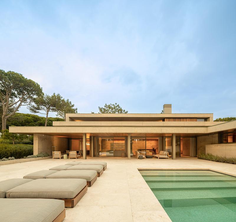 Dossier de presse | 7911-01 - Communiqué de presse | Openbook nommée Best Commercial Firm aux Architizer A+Awards 2026 - Openbook - Architecture commerciale - Quinta da Marinha House - Crédit photo :  Fernando Guerra / FG+SG 