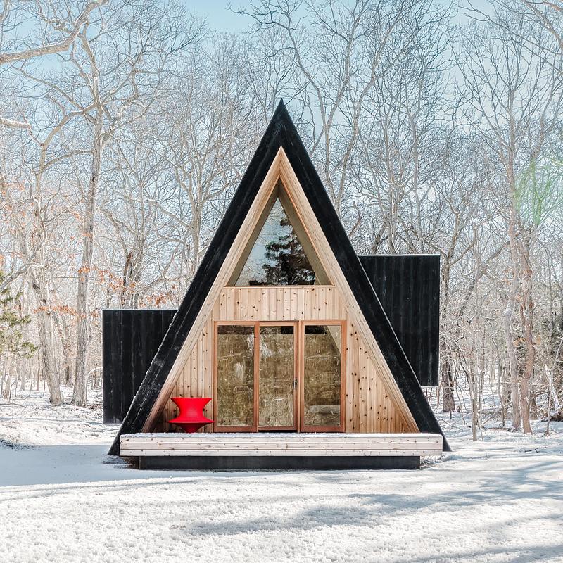 Press kit | 7043-03 - Press release | Woods Retreat - BE_Design - Residential Architecture -  A-Frame clad in charred accoya and yellow cedar  - Photo credit:  Simon Howell 