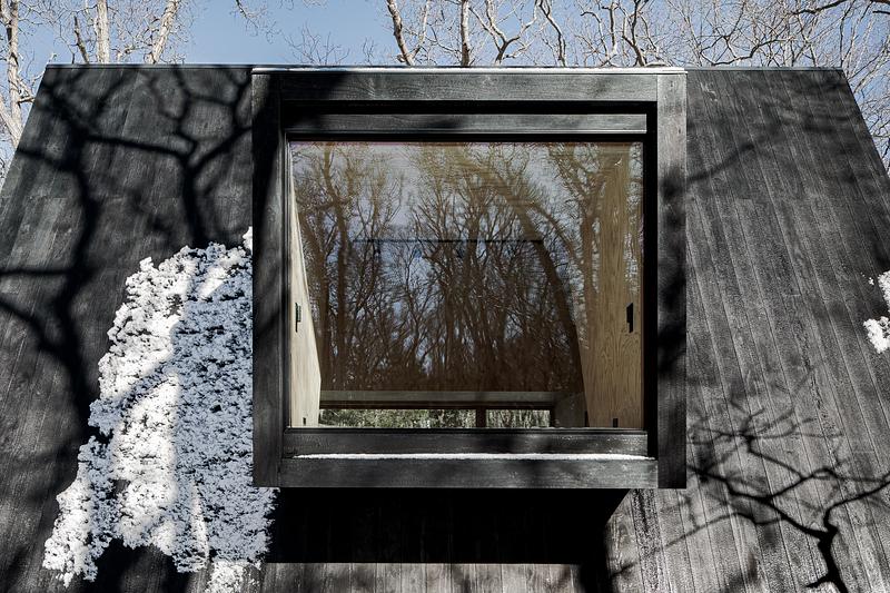 Press kit | 7043-03 - Press release | Woods Retreat - BE_Design - Residential Architecture - Cantilevered window seat  - Photo credit: Simon Howell