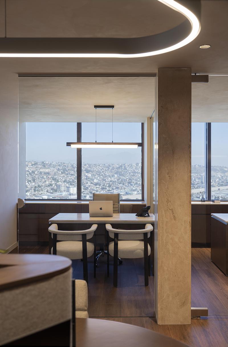 Press kit | 7915-01 - Press release | An Office Shaped by Transparency and Connection - SAEN Studio - Commercial Interior Design - Photo credit: Cesar Belio