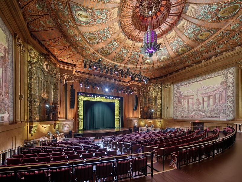 Dossier de presse | 2757-62 - Communiqué de presse | CAW Architects Unveils a Trio of Transformative Theater Projects that Redefine the California Performance Landscape - CAW Architects - Architecture commerciale -   The Castro Theatre: The renovation has expanded the theater's functionality while simultaneously honoring cultural legacy.    - Crédit photo : Bruce Damonte