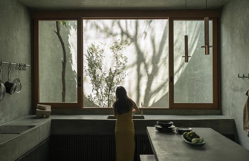 Press kit | 7894-01 - Press release | The green brutalist grotto - Salvador Román & Adela Mortera - Residential Architecture - Photo credit: Fabian Martinez