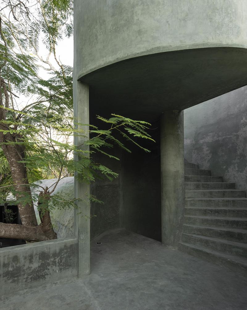 Press kit | 7894-01 - Press release | The green brutalist grotto - Salvador Román & Adela Mortera - Residential Architecture - Photo credit: Fabian Martinez