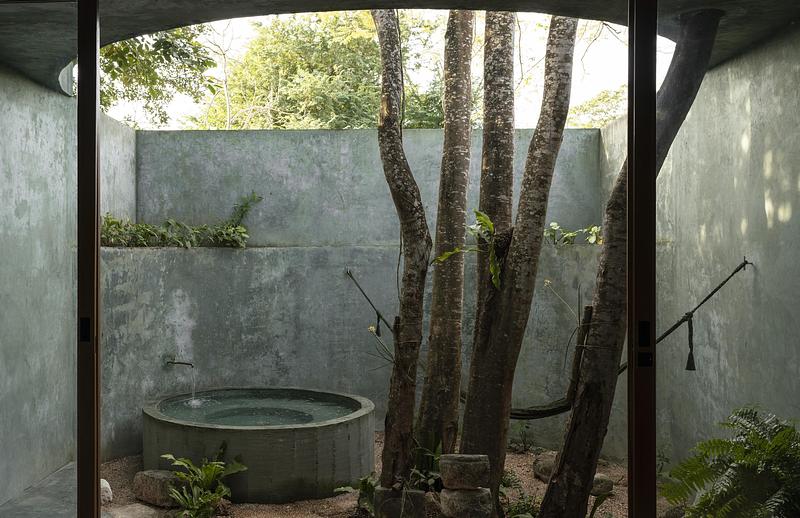 Press kit | 7894-01 - Press release | The green brutalist grotto - Salvador Román & Adela Mortera - Residential Architecture - Photo credit: Fabian Martinez