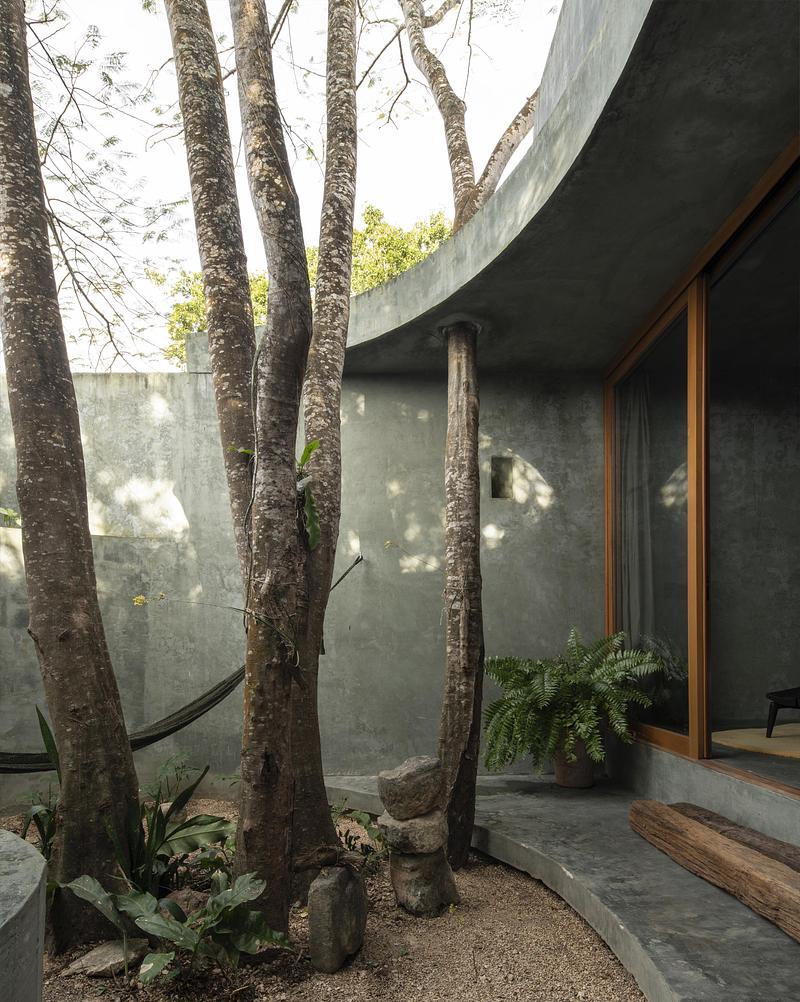 Press kit | 7894-01 - Press release | The green brutalist grotto - Salvador Román & Adela Mortera - Residential Architecture - Photo credit: Fabian Martinez