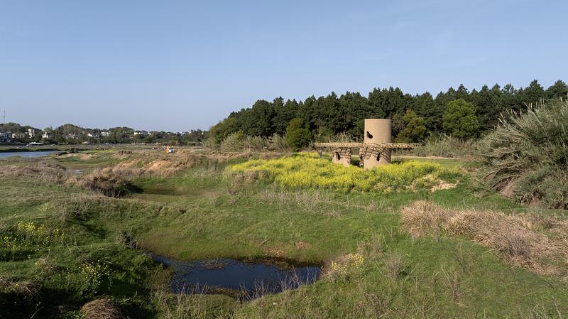 Press kit | 3808-01 - Press release | Wetland Caves: A Discovery Pavilion in the Longyou Wetlands - Studio 10 - Landscape Architecture - Shaping an artificial cave in the water-land transition to provide a shared habitat for wildlife, villagers, and visitors. - Photo credit: Guowei Liu