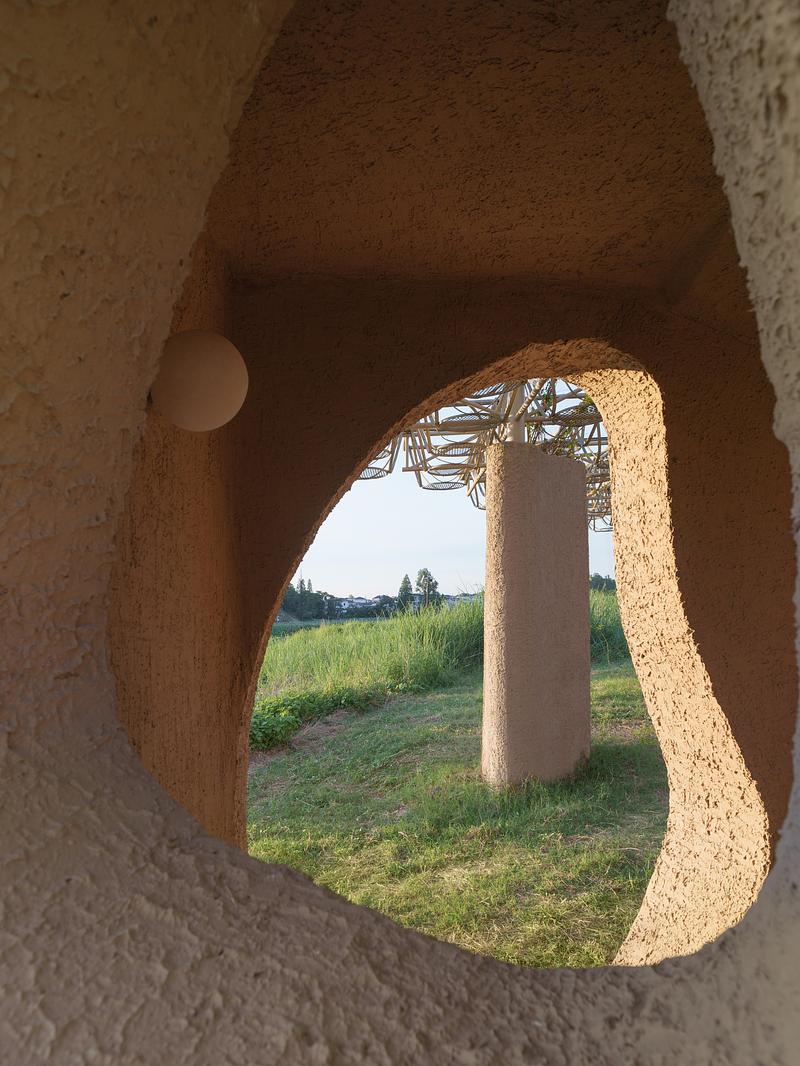 Press kit | 3808-01 - Press release | Wetland Caves: A Discovery Pavilion in the Longyou Wetlands - Studio 10 - Landscape Architecture - <p class="">Voids freely expand within the columns, piercing the thick walls to form skylights and side windows, introducing ventilation, light, and views.</p> - Photo credit: Chao Zhang