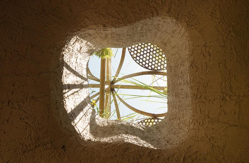 Press kit | 3808-01 - Press release | Wetland Caves: A Discovery Pavilion in the Longyou Wetlands - Studio 10 - Landscape Architecture - Voids freely expand within the columns, piercing the thick walls to form skylights and side windows, introducing ventilation, light, and views. - Photo credit: Chao Zhang