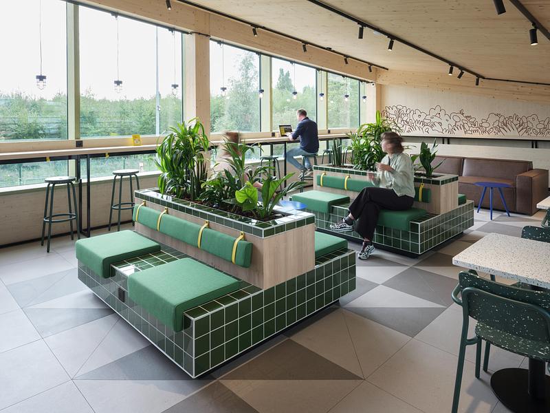 Press kit | 7920-01 - Press release | Fastned's all-electric service area at Gentbrugge wins Popular Choice award at 2026 Architizer A+ Awards - Fastned - Commercial Architecture - Sustainable materials and lots of natural light create a pleasant atmosphere for travellers.<br> - Photo credit: Fastned/Eva Bloem
