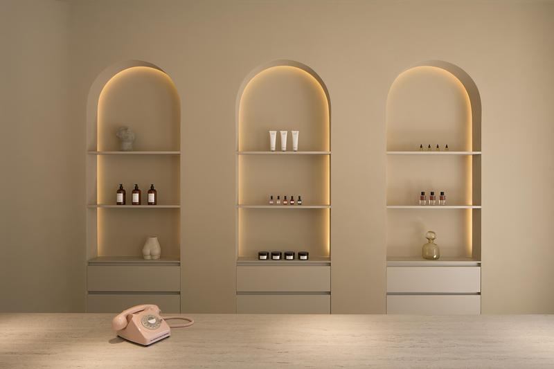 Dossier de presse | 5356-08 - Communiqué de presse | Peaches_beauty salon - destilat Design Studio - Design d’intérieur commercial - shop area - Crédit photo : Monika Nguyen