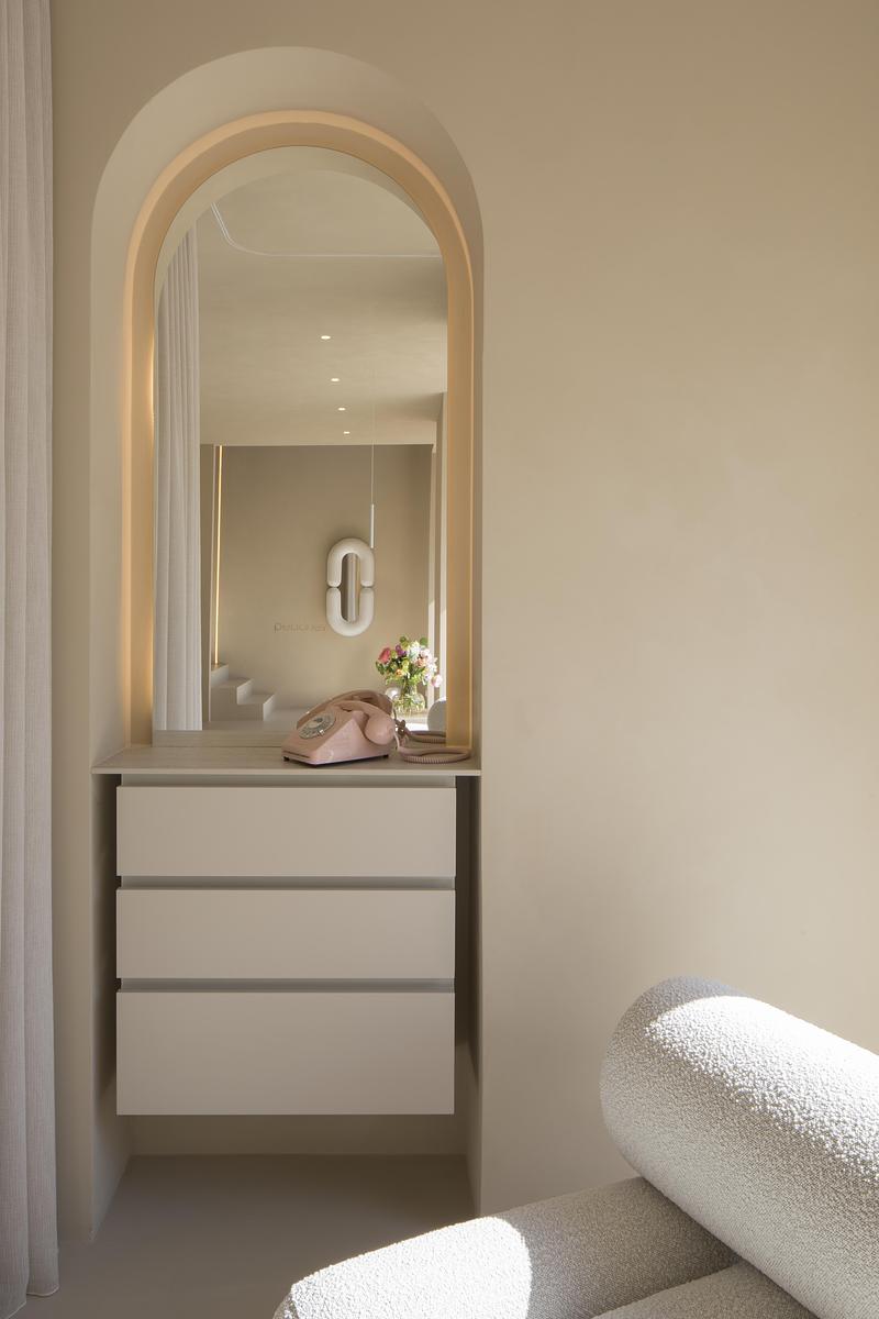 Dossier de presse | 5356-08 - Communiqué de presse | Peaches_beauty salon - destilat Design Studio - Design d’intérieur commercial - Crédit photo : Monika Nguyen