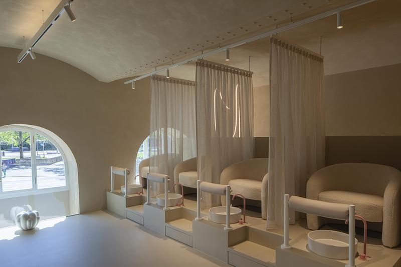 Dossier de presse | 5356-08 - Communiqué de presse | Peaches_beauty salon - destilat Design Studio - Design d’intérieur commercial - treatment area - Crédit photo : Monika Nguyen