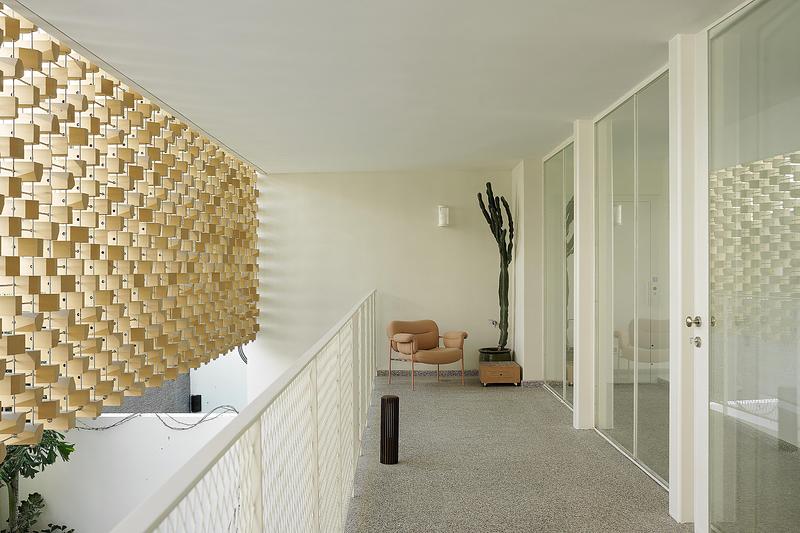 Dossier de presse | 7921-01 - Communiqué de presse | WA MA | Architectural Wooden Cube Facade - Roni Karsh - Architecture résidentielle - Crédit photo : <p class="">Dor Kadmi<span class=""></span></p> <p></p>
