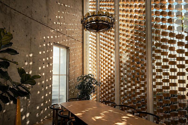 Dossier de presse | 7921-01 - Communiqué de presse | WA MA | Architectural Wooden Cube Facade - Roni Karsh - Architecture résidentielle - Crédit photo : <p class="">Dor Kadmi<span class=""></span></p> <p></p>
