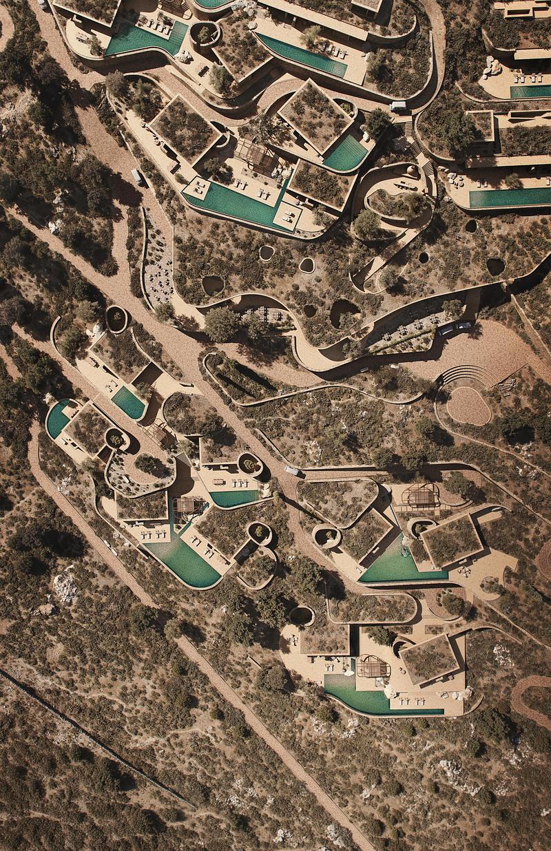 Dossier de presse | 7372-02 - Communiqué de presse | Aristides Dallas Architects receives the 2026 Architizer A+Award for Shared Ground, a contemporary interpretation of the Greek village - ARISTIDES DALLAS ARCHITECTS - Architecture résidentielle - Movement, open space and built form evolve together, guided by the site’s natural topography. - Crédit photo : <br>KONSTANTINOS TSILIVIS<br><br><br><br><br><br><br><br><br><br>