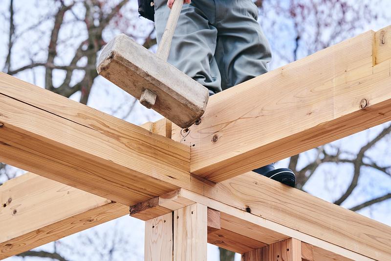 Press kit | 7919-01 - Press release | Né Wins Architecture + Environment by Public Vote at the Architizer A+Awards 2026 - Ahead of the Curve Inc. - Commercial Architecture - Beams of the timber frame; the building is carried on timber, without concrete. - Photo credit: Hiroki Kawata