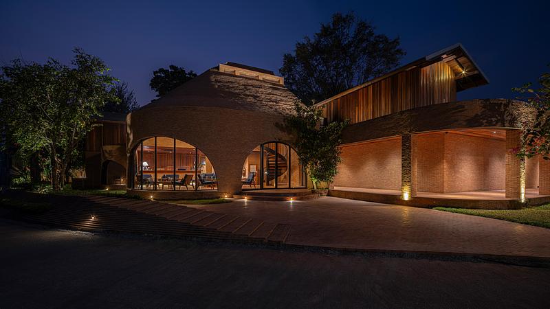 Press kit | 7909-01 - Press release | Athita Pool Villa and Spa - Studio Miti - Commercial Architecture - Front - Photo credit: Spaceshift Studio
