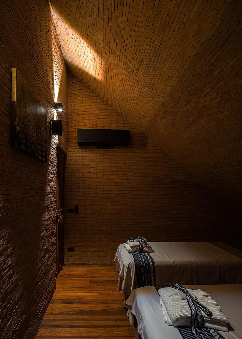 Press kit | 7909-01 - Press release | Athita Pool Villa and Spa - Studio Miti - Commercial Architecture - Spa room - Photo credit: Spaceshift Studio