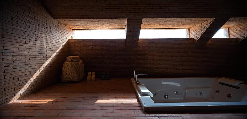 Press kit | 7909-01 - Press release | Athita Pool Villa and Spa - Studio Miti - Commercial Architecture - Spa room - Photo credit: Spaceshift Studio