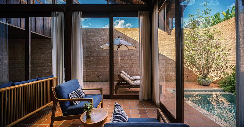 Press kit | 7909-01 - Press release | Athita Pool Villa and Spa - Studio Miti - Commercial Architecture - Living area - Photo credit: Spaceshift Studio