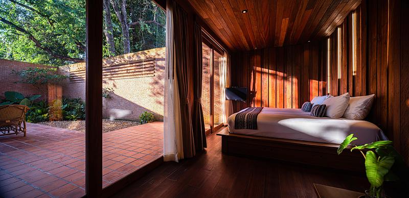 Press kit | 7909-01 - Press release | Athita Pool Villa and Spa - Studio Miti - Commercial Architecture - Bedroom 1st floor - Photo credit: Spaceshift Studio