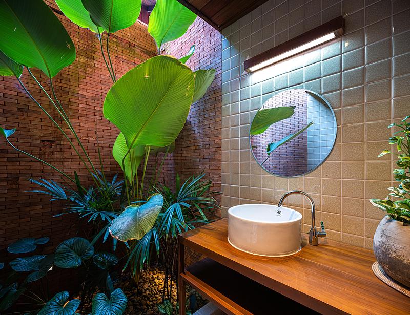 Press kit | 7909-01 - Press release | Athita Pool Villa and Spa - Studio Miti - Commercial Architecture - Bathroom - Photo credit: Spaceshift Studio