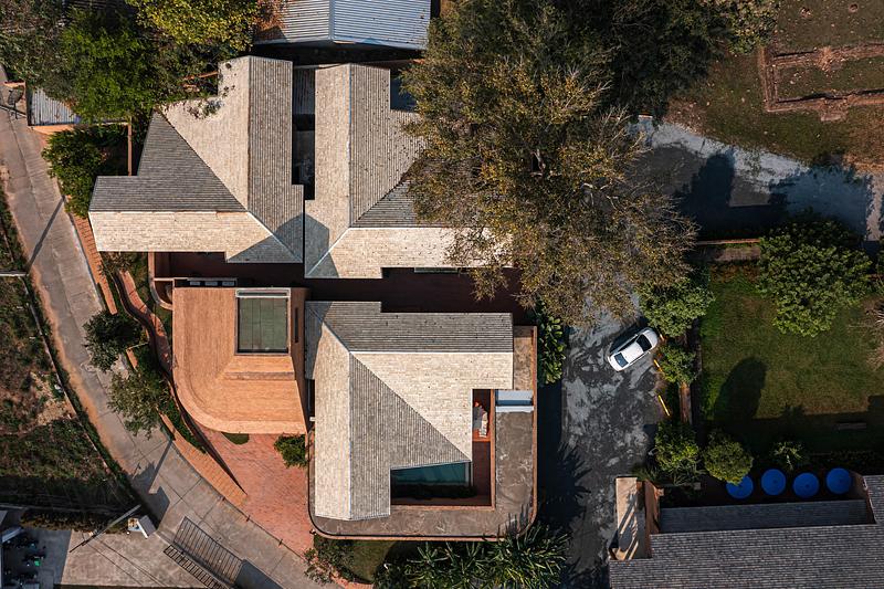 Press kit | 7909-01 - Press release | Athita Pool Villa and Spa - Studio Miti - Commercial Architecture - Top view - Photo credit: Spaceshift Studio