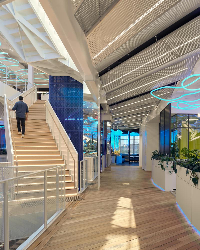 Press kit | 7918-01 - Press release | Harry the Hirer Headquarters - RCA Studio - Commercial Interior Design - Workspace Circulation - Photo credit: Veeral Patel