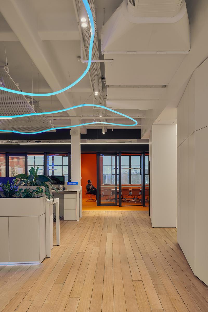 Press kit | 7918-01 - Press release | Harry the Hirer Headquarters - RCA Studio - Commercial Interior Design - Workspace Circulation - Photo credit: Veeral Patel