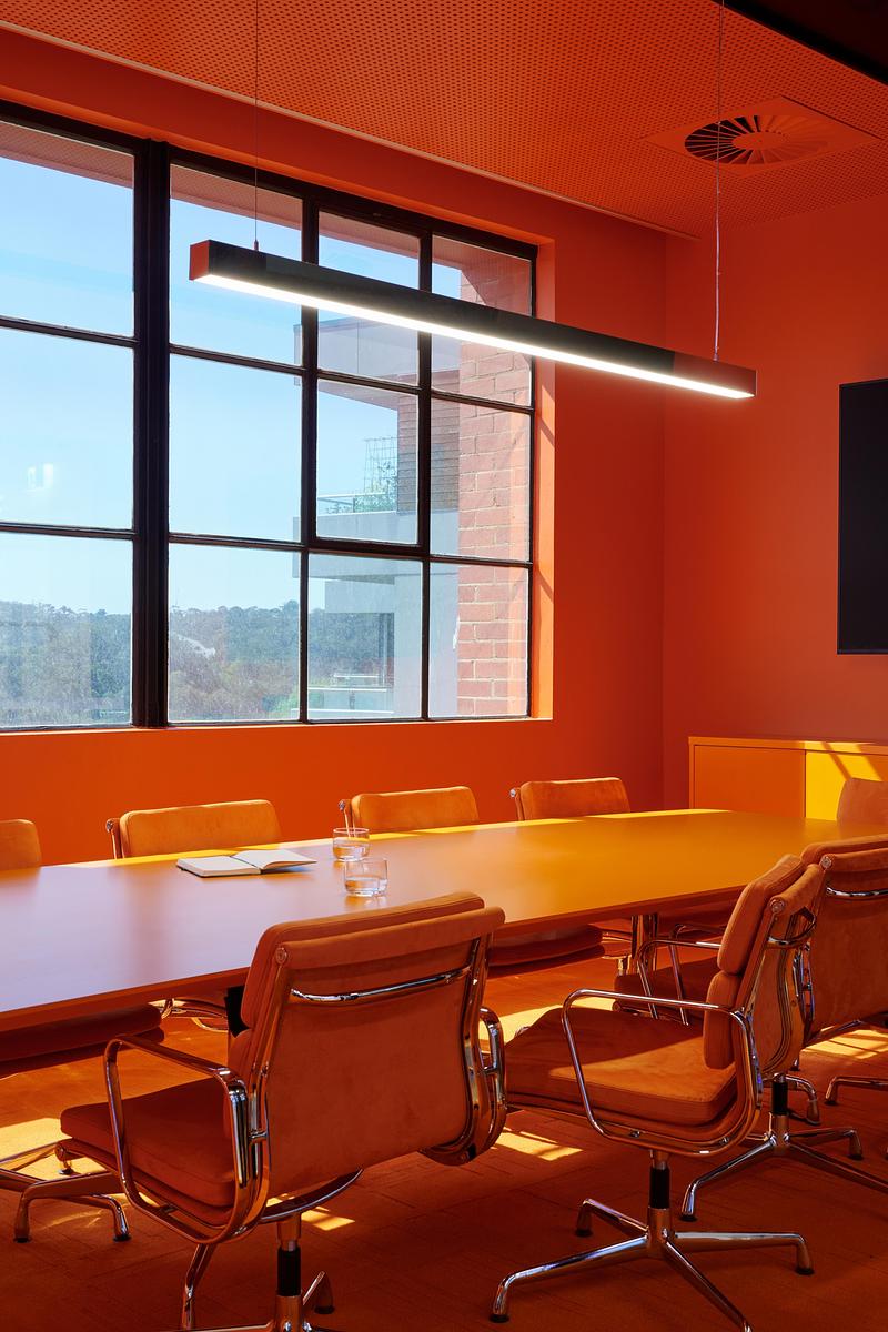 Press kit | 7918-01 - Press release | Harry the Hirer Headquarters - RCA Studio - Commercial Interior Design - Meeting Room - Photo credit: Veeral Patel