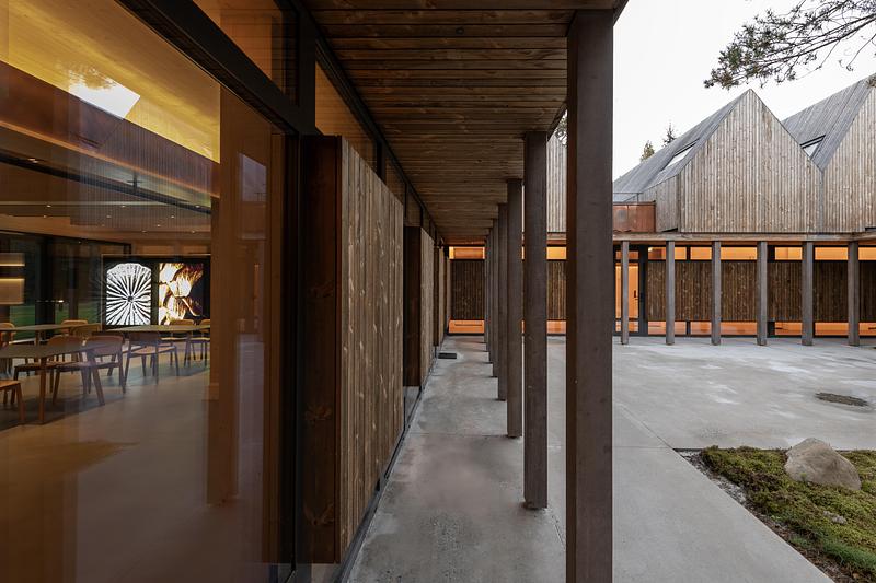 Dossier de presse | 2905-01 - Communiqué de presse | Sanctum Retreat - arches - Architecture commerciale - Crédit photo : Leonas Garbačauskas