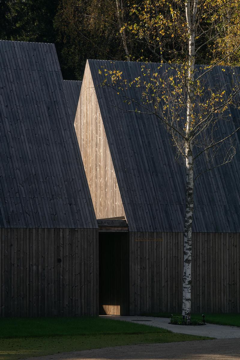 Dossier de presse | 2905-01 - Communiqué de presse | Sanctum Retreat - arches - Architecture commerciale - Crédit photo : Leonas Garbačauskas