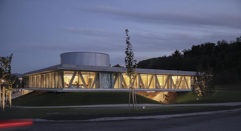Dossier de presse | 7933-01 - Communiqué de presse | Production and Office Building Dubrovcan - MVA / Mikelic Vres Arhitekti - Architecture commerciale - Crédit photo : Jure Živković