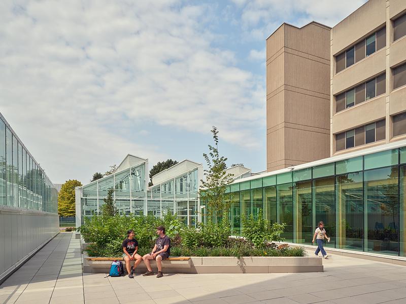 Press kit | 3405-06 - Press release | McMaster University Life Sciences Building and Greenhouse - Moriyama Teshima Architects - Institutional Architecture - Moriyama Teshima Architects – McMaster University Life Sciences Building and Greenhouse - Photo credit: Riley Snelling