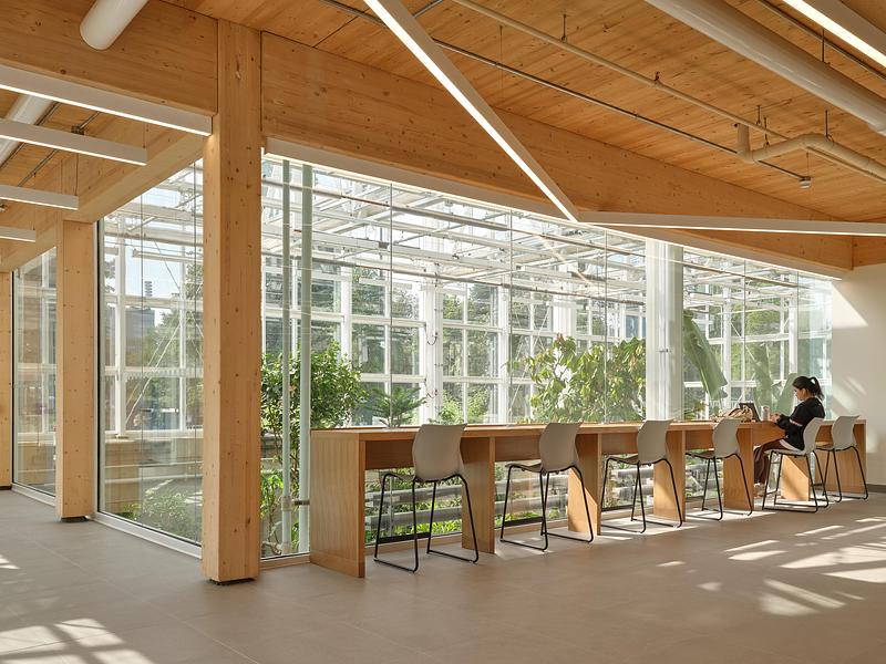 Press kit | 3405-06 - Press release | McMaster University Life Sciences Building and Greenhouse - Moriyama Teshima Architects - Institutional Architecture - Moriyama Teshima Architects – McMaster University Life Sciences Building and Greenhouse - Photo credit: Riley Snelling