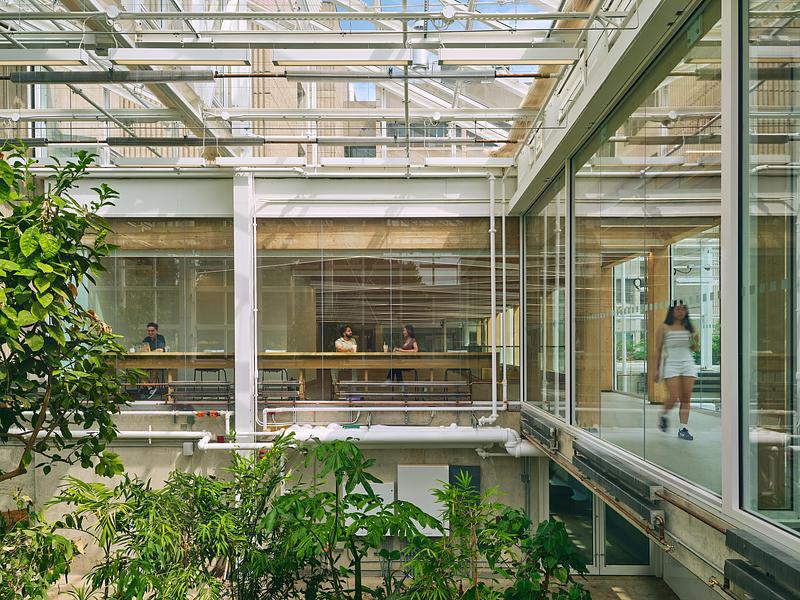 Press kit | 3405-06 - Press release | McMaster University Life Sciences Building and Greenhouse - Moriyama Teshima Architects - Institutional Architecture - Moriyama Teshima Architects – McMaster University Life Sciences Building and Greenhouse - Photo credit: Riley Snelling