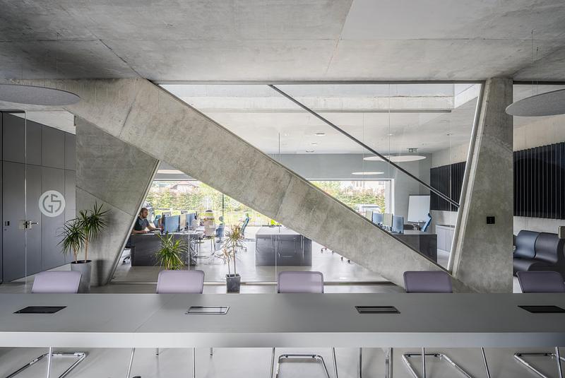 Press kit | 2300-01 - Press release | Gambit Office – When Material Becomes a Showcase - Robert Konieczny KWK Promes - Commercial Architecture - Photo credit: Juliusz Sokołowski
