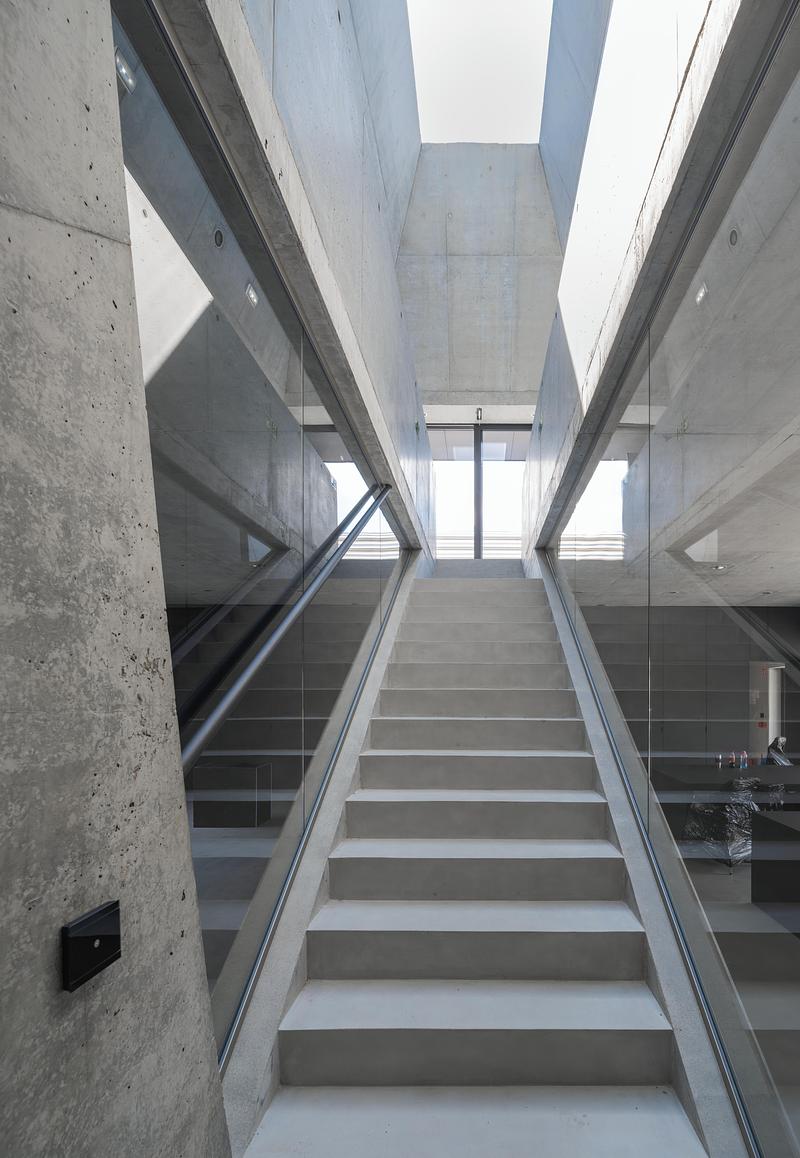 Press kit | 2300-01 - Press release | Gambit Office – When Material Becomes a Showcase - Robert Konieczny KWK Promes - Commercial Architecture - Photo credit: Juliusz Sokołowski