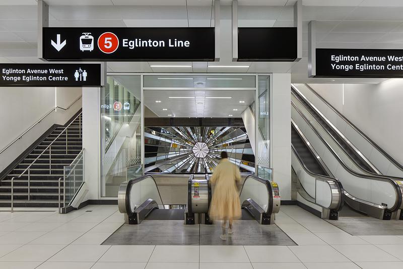 Dossier de presse | 718-05 - Communiqué de presse | Eglinton Crosstown LRT : Rehausser la qualité du design dans l'espace public - Daoust Lestage Lizotte Stecker Benech - Architecture institutionnelle - Nouvelle image exclusive - Crédit photo : Tom Arban